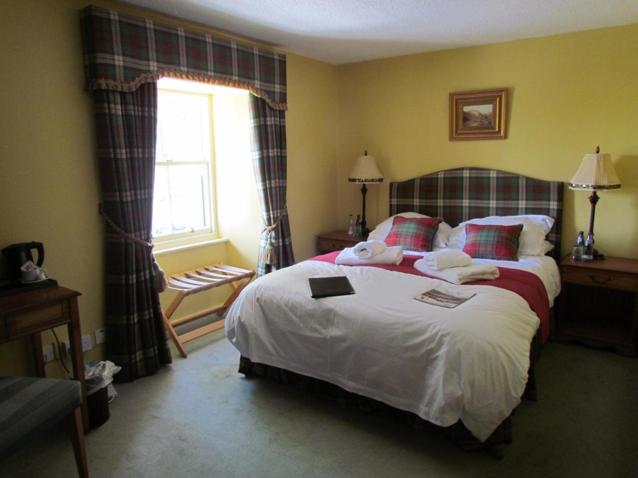 Altnaharra Hotel Lairg Exterior photo