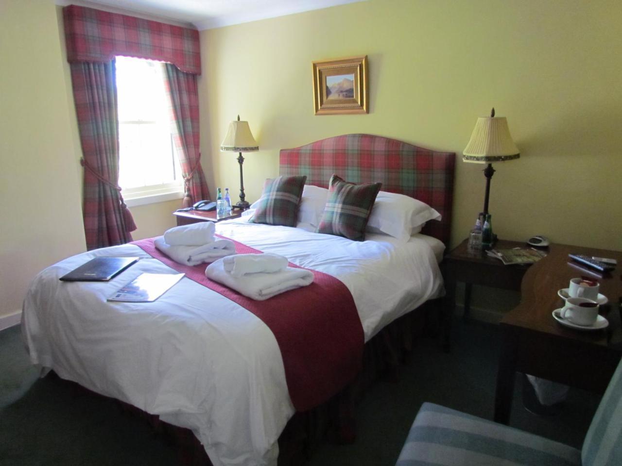 Altnaharra Hotel Lairg Exterior photo