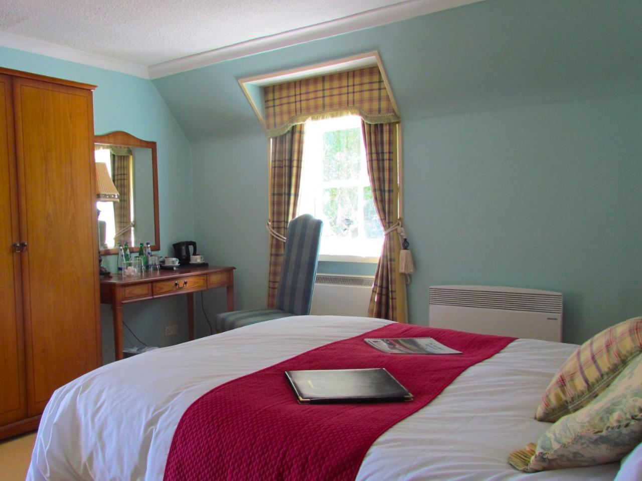 Altnaharra Hotel Lairg Exterior photo